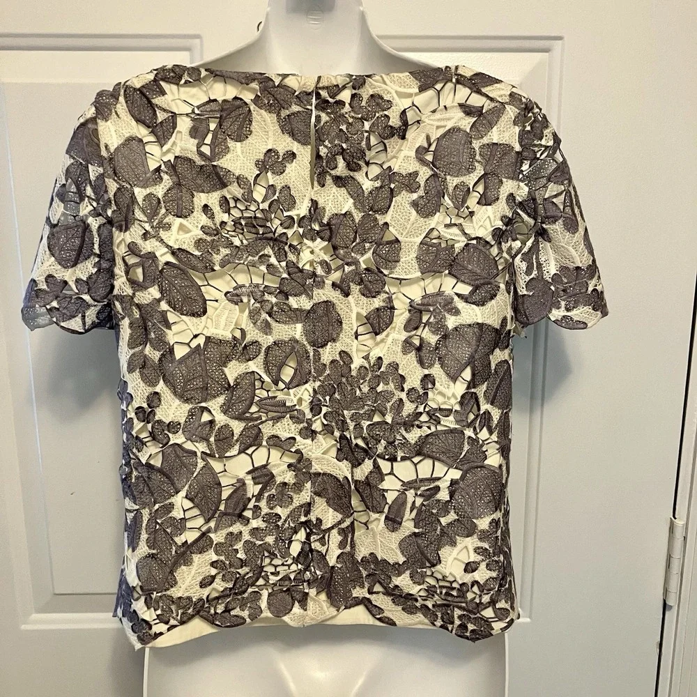 Tory Burch Size 2 Gray Ivory Floral Lace Short Sleeve Lined‎ Blouse Top Shirt